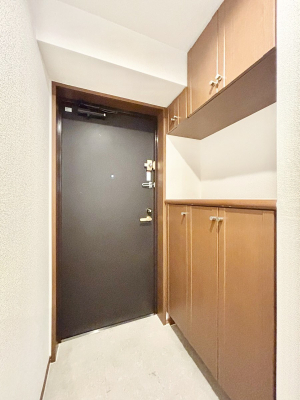 ���� ���Ƒ��₨�q�l���C�����悭���o�}���ł��鉸�₩�ȕ��͋C�̌��ւł��B 