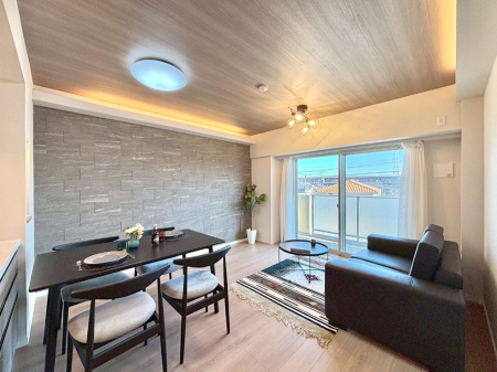 ���r���O �傫�ȑ����炽���Ղ�̗z���ƕ����������郊�r���O  