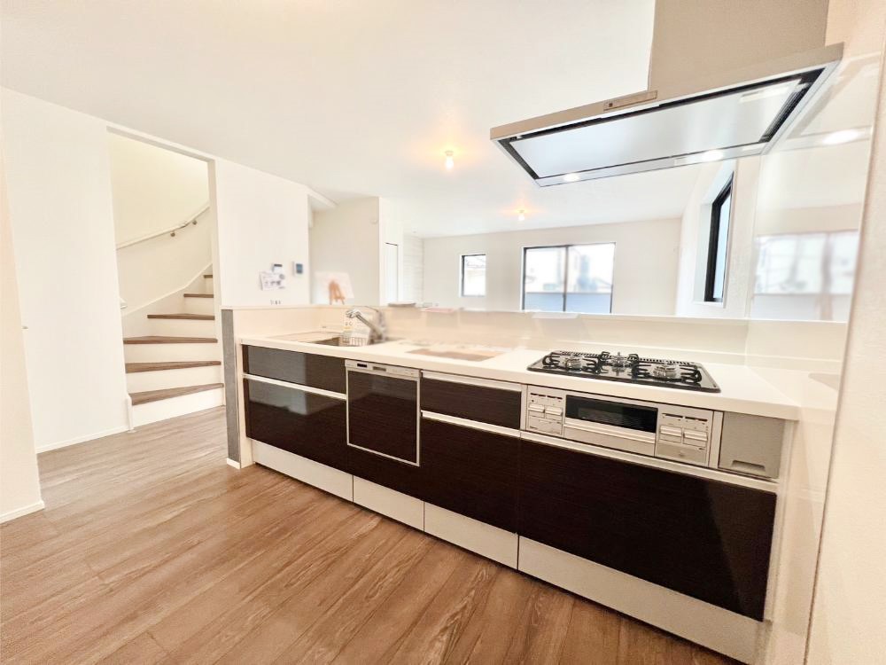 �L�b�`�� ���r���O�����n����l�C�̃J�E���^�[�L�b�`���Ŋy����������