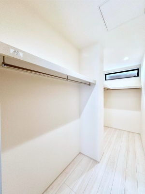 ���̑� 1�K�̃E�H�[�N�C���N���[�[�b�g�̓t�@�~���[�N���[�[�b�g�Ƃ��Ă����p�ł��܂�