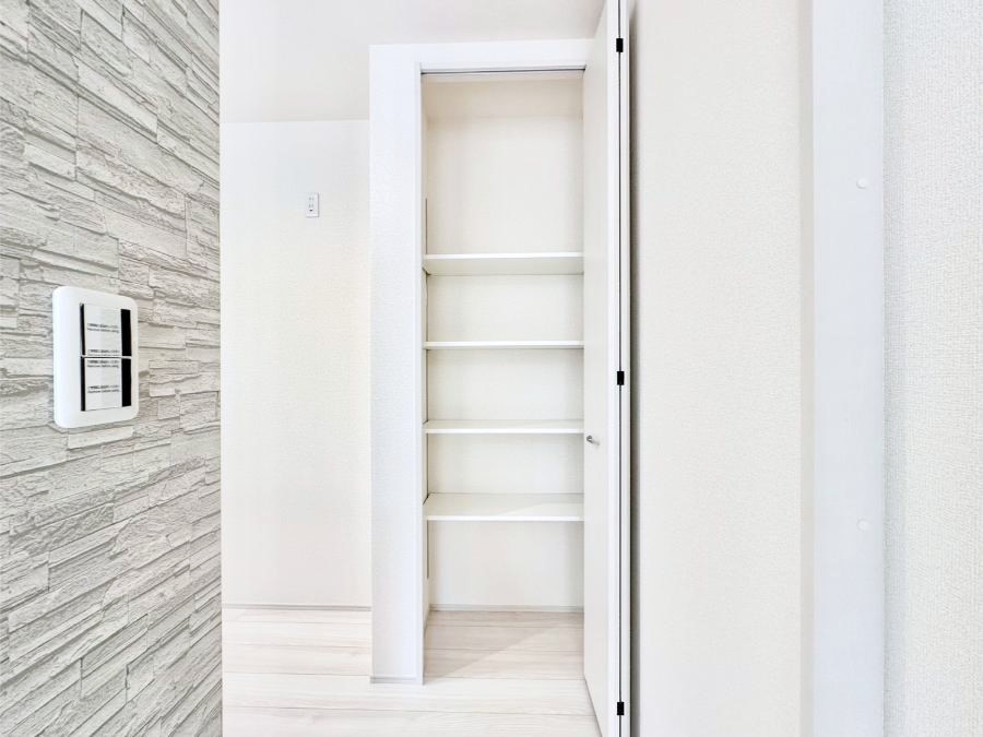 ���̑����� �L�b�`���ɂ̓p���g���[�I�H�ނ̃X�g�b�N�͂������A���p�i�̎��[�Ȃǎg�����͂��낢��I