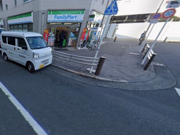 ���ӊ� �R���r�j 400m �t�@�~���[�}�[�g ���Ԍ����w��X