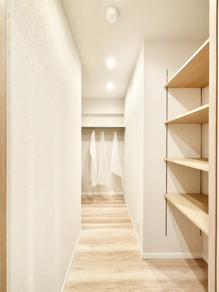 ���[ �G�ߕi���̕i�Ȃǂ����Ղ���[�o����t�@�~���[�N���[�N�t���ł�