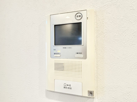 ���̑����� TV���j�^�[�t�C���^�[�t�H�����t���Ă��ăZ�L�����e�B�[��  