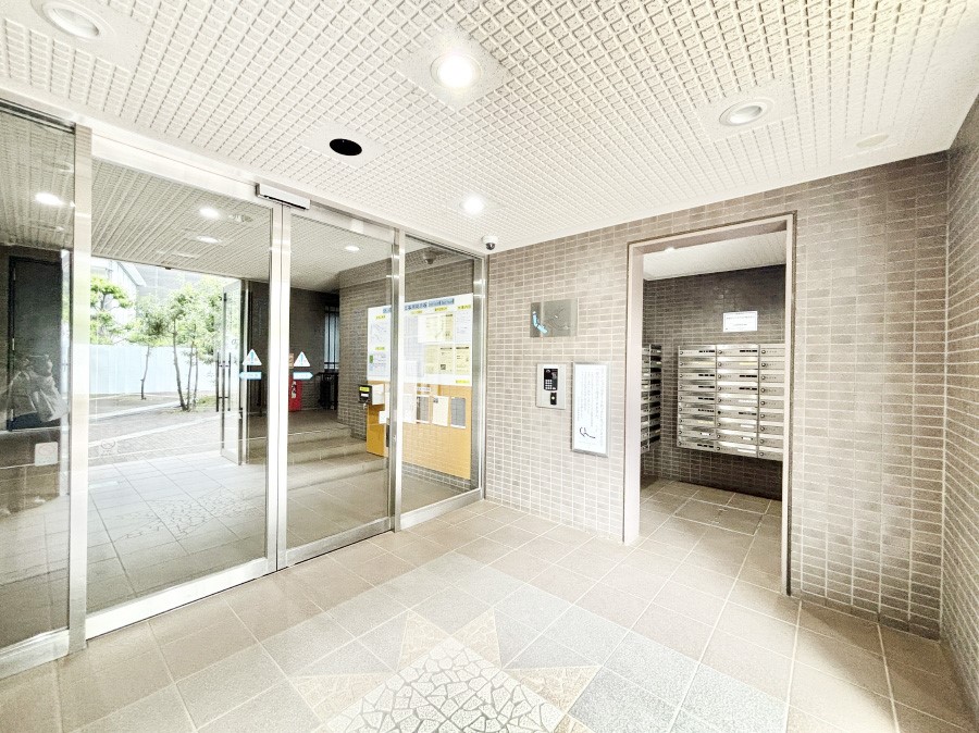 �G���g�����X �O�� �Y��ȃG���g�����X�́A���Z�҂�D�����}������Ă���܂�  