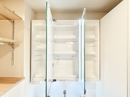 ���̑����� �O�ʋ��̗��ɁA���ϕi��q���p�i�Ȃǂ����[�\�B���ʑ����������ƕۂ��܂��I