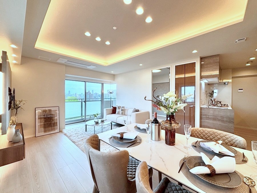 ���̑����� ���邢�z���������A�����̕��͋C�ɖ��������_�C�j���O�B   