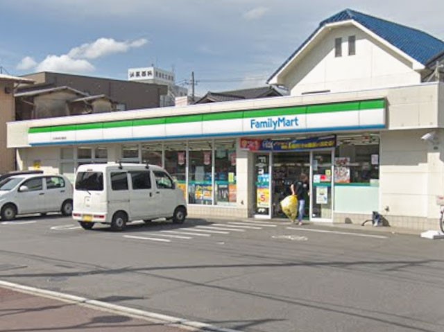 ���ӊ� �R���r�j 300m �t�@�~���[�}�[�g����ؒ������O�X