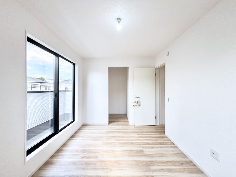 �Q�� �E�H�[�N�C���N���[�[�b�g�����邨�����B�G�߂��Ƃ̓���ւ����s�v�ŕ֗��ł��I