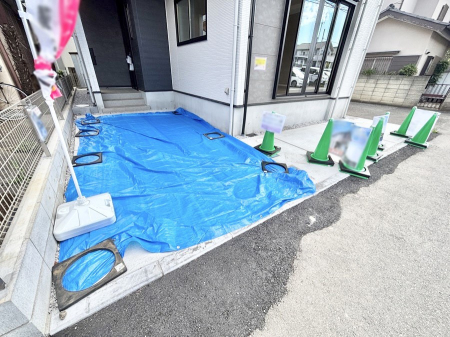  2��i�Ԏ�ɂ��j���ԉI���Ƒ��݂�Ȃ̎��]�Ԃ��u����L�X�J�[�X�y�[�X�B