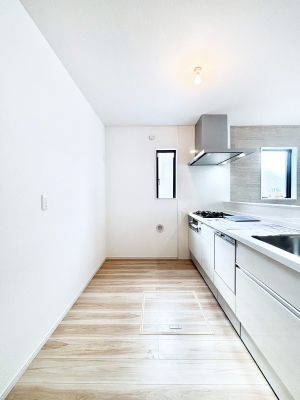 �L�b�`�� �u�₩�ȕ����ʂ蔲����L�b�`���B��������̂Ŗ��邭���C�ɂ��𗧂��܂��B