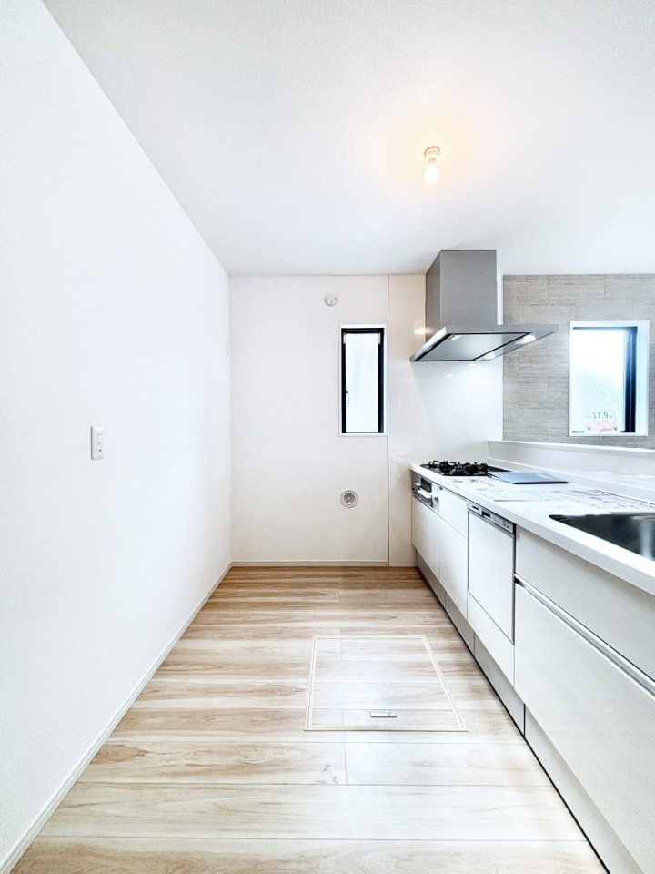 �L�b�`�� �u�₩�ȕ����ʂ蔲����L�b�`���B��������̂Ŗ��邭���C�ɂ��𗧂��܂��B