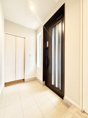 ���� �K���X�X���b�g�̓��������փh�A�������Ɍ���͂��Ă���܂�