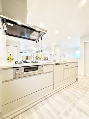 �L�b�`�� ���������Ȃ��炲�Ƒ��Ƃ̉�b���y���߂�ΖʃJ�E���^�[�L�b�`��