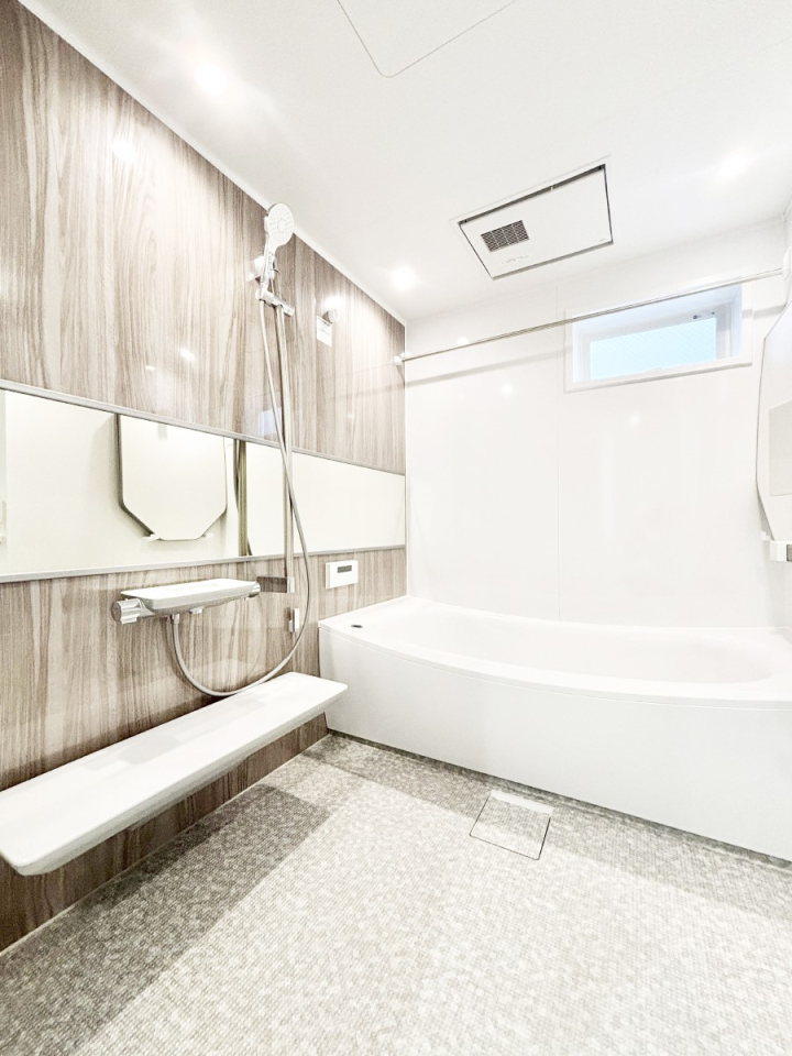 ���� ����̔�������Ă���閾�邢�������̂���o�X���[��