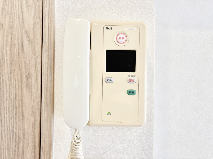 ���̑����� TV���j�^�[�t�C���^�[�t�H�����t���Ă��ăZ�L�����e�B�[��  �@