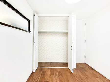 ���[ �m���̃N���[�[�b�g�B���s��������̂Ō���̈ߗނ�����������܂�܂��B