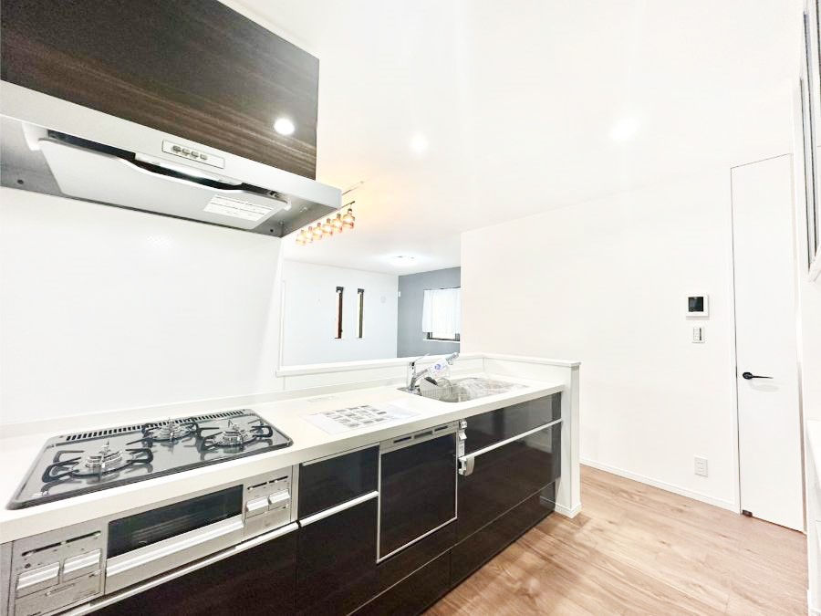 �L�b�`�� ���������Ȃ���ł����Ƒ��Ƃ̉�b���y���߂�ΖʃL�b�`��