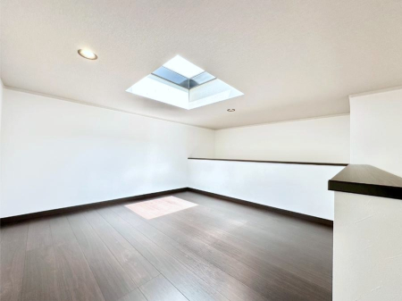 ���̑����� �R�K�ɂ͌Œ�K�i�̃��t�g��ݒu�B�g�����͂��Ȃ�����B  