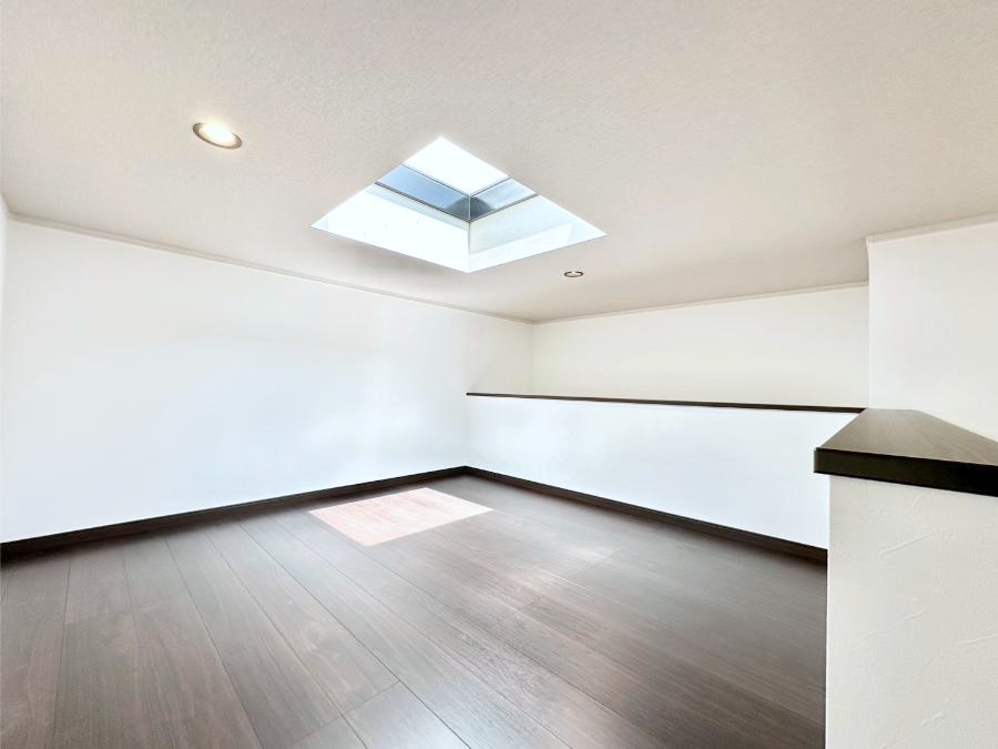 ���̑����� �R�K�ɂ͌Œ�K�i�̃��t�g��ݒu�B�g�����͂��Ȃ�����B  