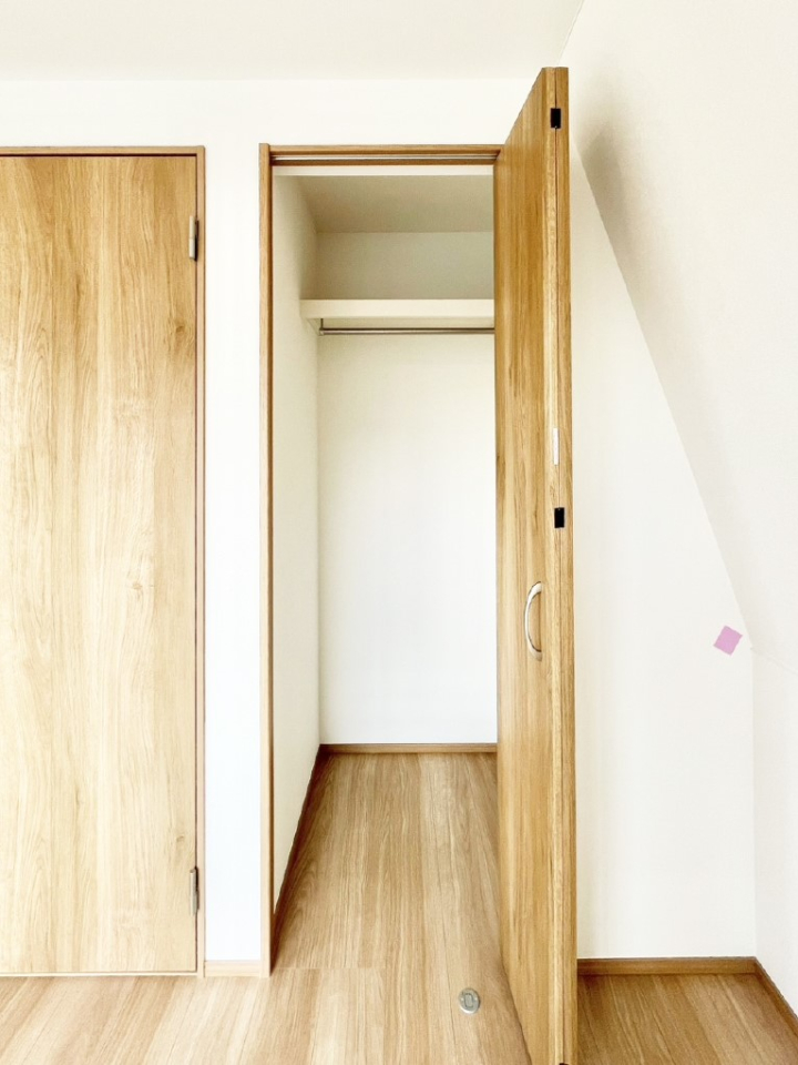 ���[ ��������ߗނ�ו��Ȃǂ̎��[�ɕ֗��ȃN���[�[�b�g�t���ł��B