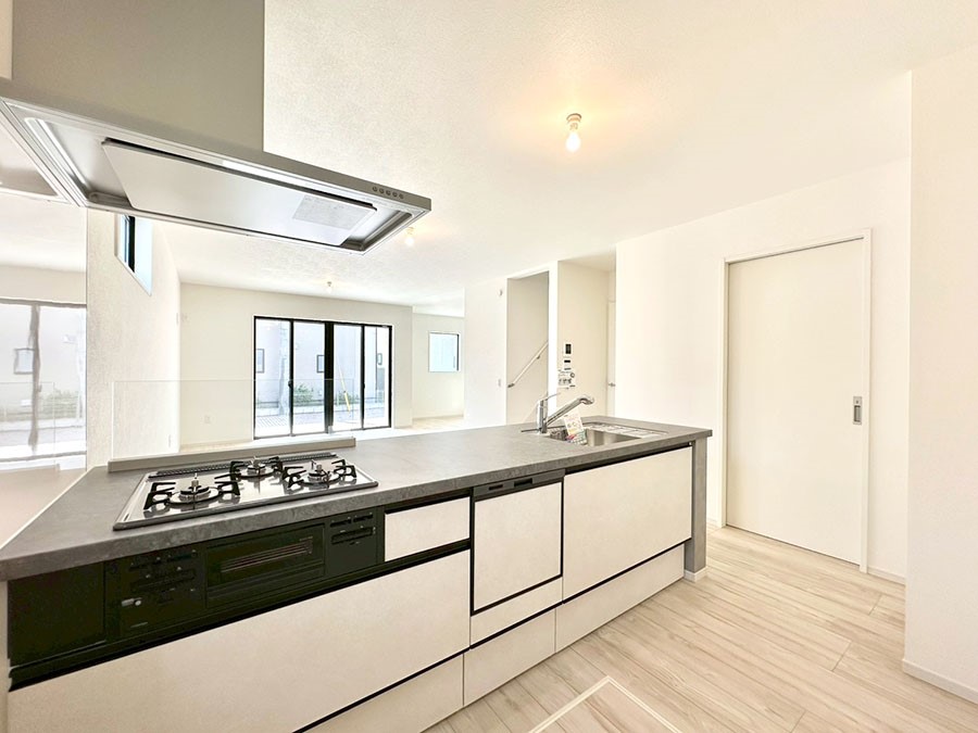 �L�b�`�� ���������Ȃ���ł����Ƒ��Ƃ̉�b���y���߂�ΖʃL�b�`��