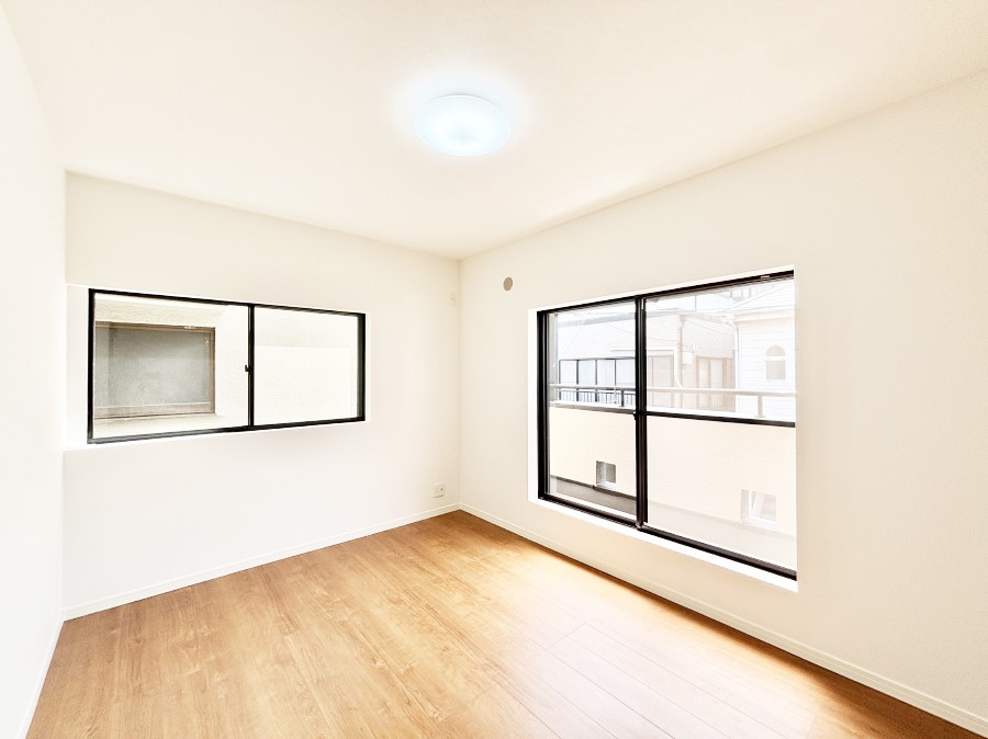 ���̑����� �o���R�j�[���J�������v���X���Ă����m��