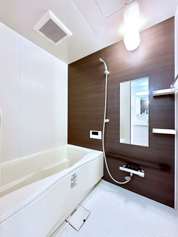 ���� ����̔�������Ă���閾�邢�������̂���o�X���[��