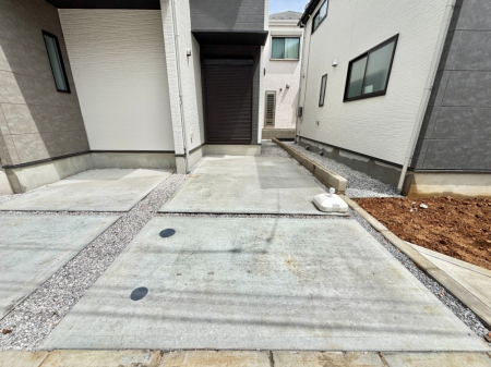  ����2��\�I�}�Ȃ��q�l�̒��ԂɁB�܂��A���Ƒ��̎��]�ԃX�y�[�X�Ƃ��Ă��劈��B