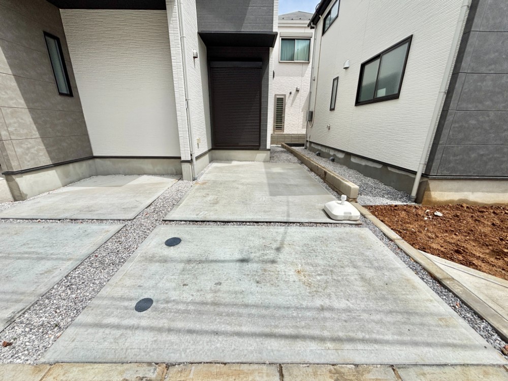  ����2��\�I�}�Ȃ��q�l�̒��ԂɁB�܂��A���Ƒ��̎��]�ԃX�y�[�X�Ƃ��Ă��劈��B