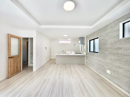 ���̑����� �Ƒ��̏Ί炪���R�Ɛ��܂�Ă���A����ȕ��͋C�̃_�C�j���O�Ɏd�オ���Ă��܂� 