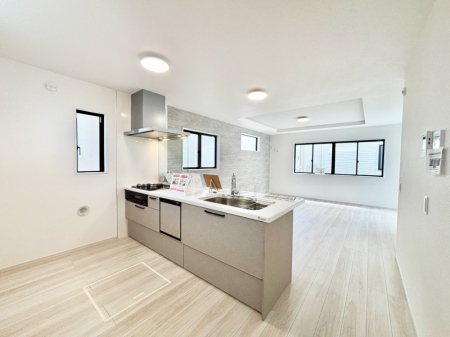 �L�b�`�� ���������Ȃ���ł����Ƒ��Ƃ̉�b���y���߂�ΖʃL�b�`��