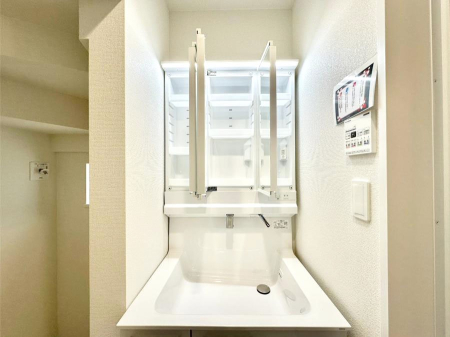 ���̑����� �O�ʋ��̗��ɁA���ϕi��q���p�i�Ȃǂ����[�\�B���ʑ����������ƕۂ��܂��I