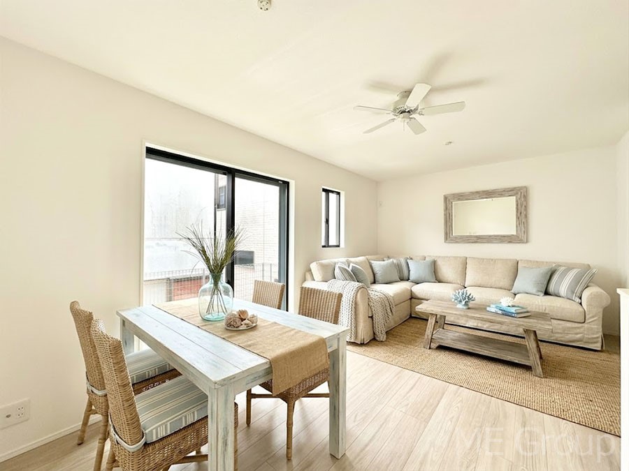 ���r���O �傫�ȑ����炽���Ղ�̗z���ƕ����������郊�r���O�@���Ƌ��CG�ł�  