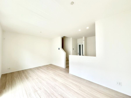 ���̑����� �Ƒ��̏Ί炪���R�Ɛ��܂�Ă���A����ȕ��͋C�̃_�C�j���O�Ɏd�オ���Ă��܂��B