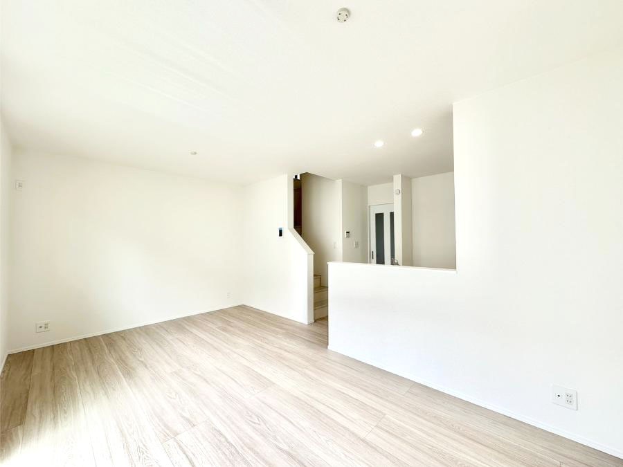 ���̑����� �Ƒ��̏Ί炪���R�Ɛ��܂�Ă���A����ȕ��͋C�̃_�C�j���O�Ɏd�オ���Ă��܂��B