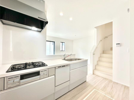 �L�b�`�� ���������Ȃ���ł����Ƒ��Ƃ̉�b���y���߂�ΖʃL�b�`��