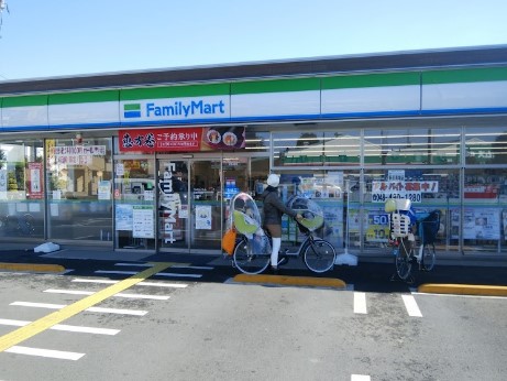 ���ӊ� �R���r�j 400m �t�@�~���[�}�[�g �V���n��X