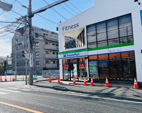 ���ӊ� �R���r�j 200m �t�@�~���[�}�[�g �����O���ܒ��ړX