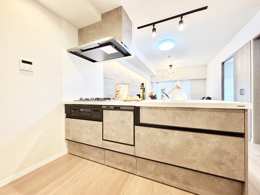 �L�b�`�� ���������Ȃ��炲�Ƒ��Ƃ̉�b���y���߂�ΖʃJ�E���^�[�L�b�`��  