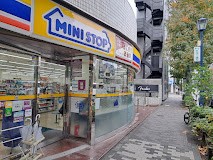 ���ӊ� �R���r�j 300m �~�j�X�g�b�v �_�{�O�Q���ړX