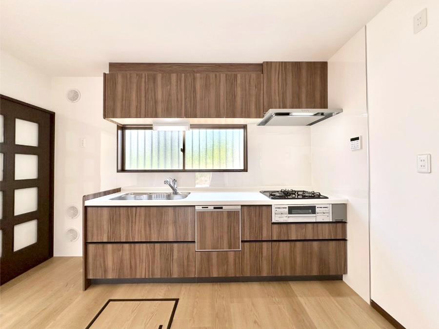 �L�b�`�� �u�₩�ȕ����ʂ蔲����L�b�`���B��������̂Ŗ��邭���C�ɂ��𗧂��܂��B