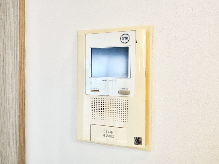 ���̑����� TV���j�^�[�t�C���^�[�t�H�����t���Ă��ăZ�L�����e�B�[��  
