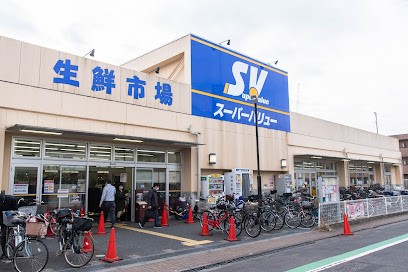 ���ӊ� �X�[�p�[ 700m �X�[�p�[�o�����[�u�ΓX