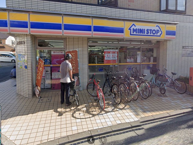 ���ӊ� �R���r�j 400m �~�j�X�g�b�v �ŋv�ۂQ���ړX