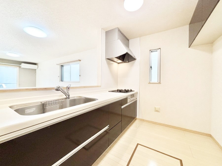 �L�b�`�� ���������Ȃ��炲�Ƒ��Ƃ̉�b���y���߂�ΖʃJ�E���^�[�L�b�`��