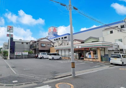 ���ӊ� �R���r�j 300m �Z�u��-�C���u�� ����؂R���ړX