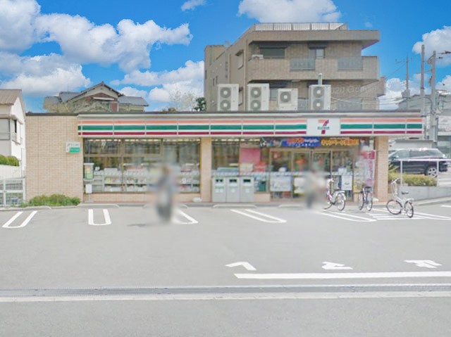 ���ӊ� �R���r�j 300m �Z�u��-�C���u����Y�a�P���ړX