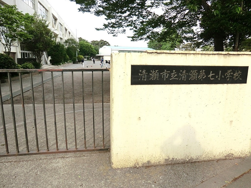 ���ӊ� ���w�Z 300m �����s�������掵���w�Z