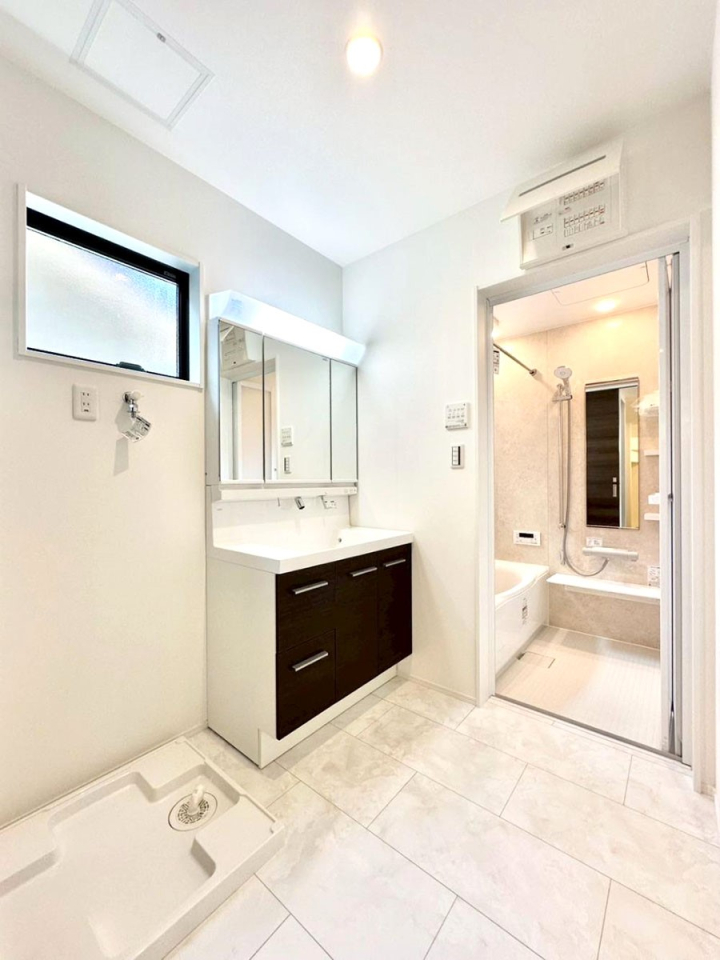 ʑEʏ 邢ʏ͖̐gxxyłႢłB